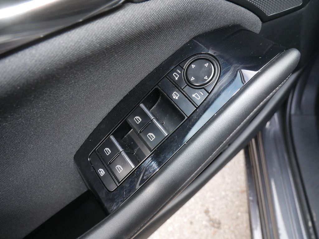 Mazda 3 e-SKYACTIV G 140 Center-Line foto 10