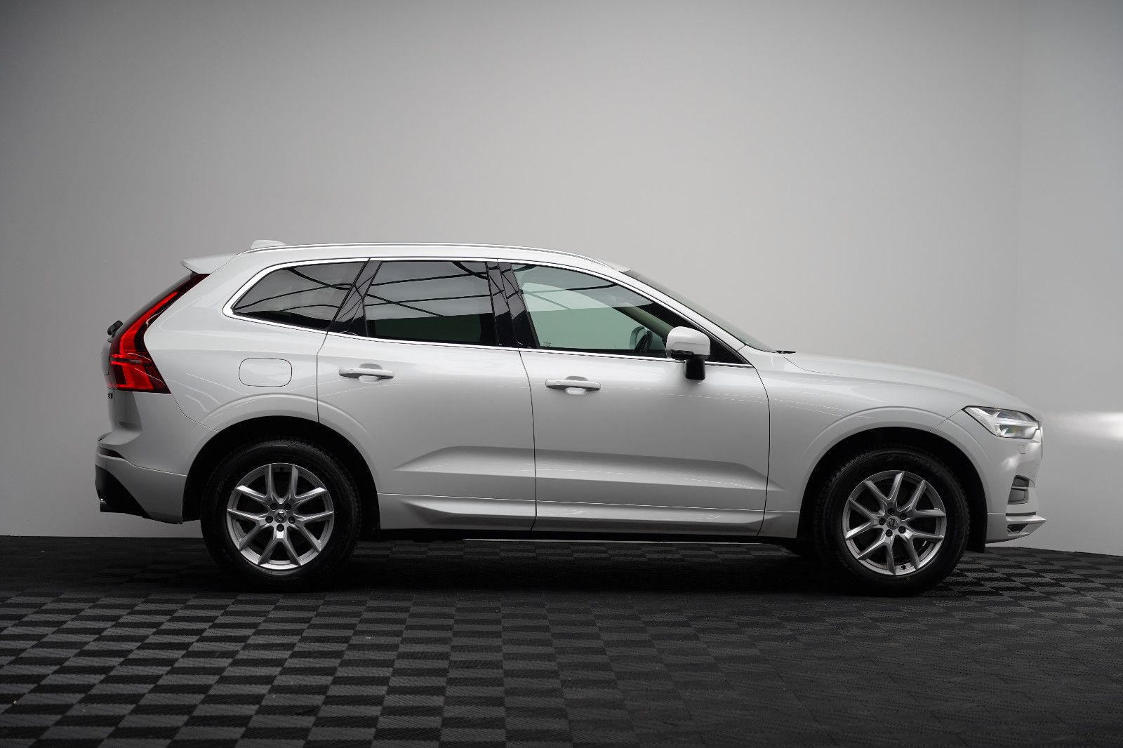 Volvo XC60 B4 D AWD MomentumPro R-Kamera H&K PANO DAB foto 4