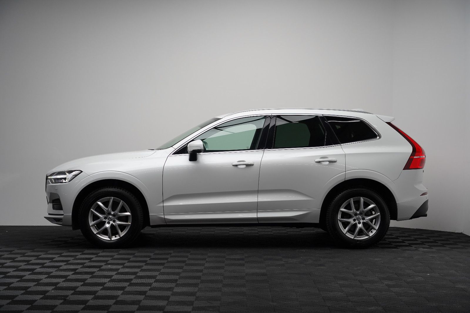 Volvo XC60 B4 D AWD MomentumPro R-Kamera H&K PANO DAB foto 5