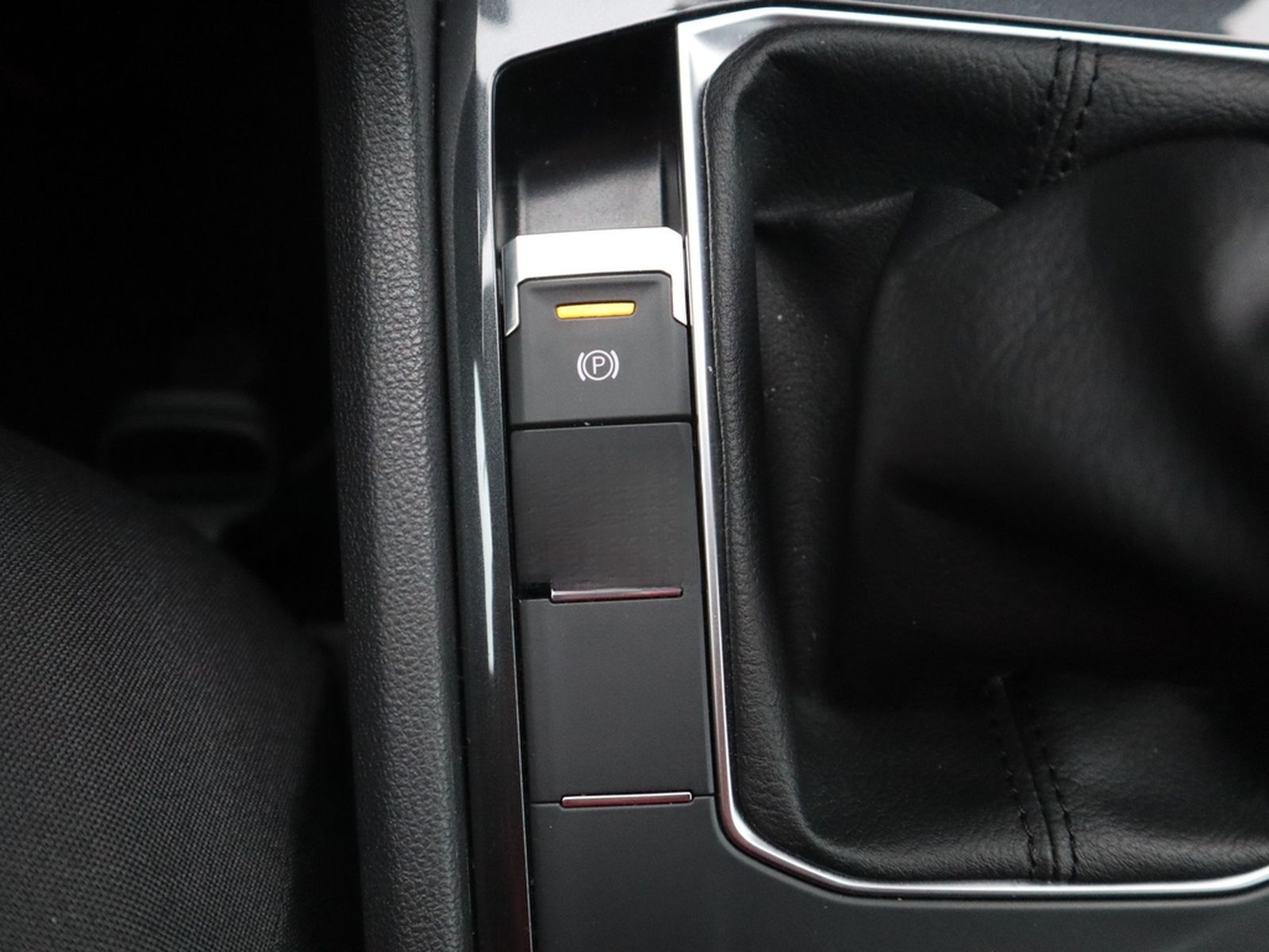 Volkswagen Tiguan 1.5 16V TSI Join LED Navi ACC PDC AHK foto 21