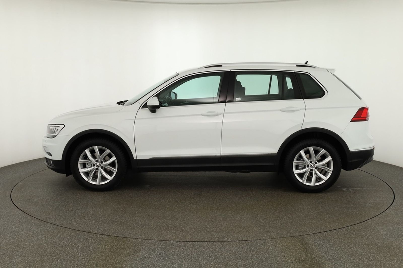 Volkswagen Tiguan 1.5 TSI DSG Highline LED Navi ACC USB foto 2