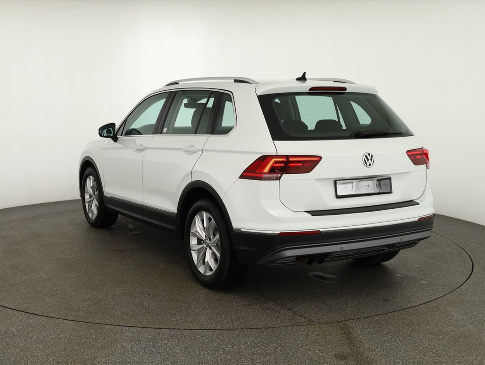 Volkswagen Tiguan 1.5 TSI DSG Highline LED Navi ACC USB foto 3