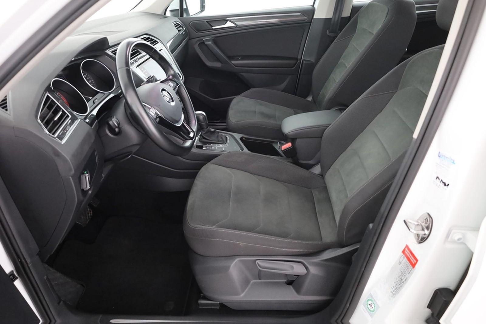 Volkswagen Tiguan 1.5 TSI DSG Highline LED Navi ACC USB foto 22