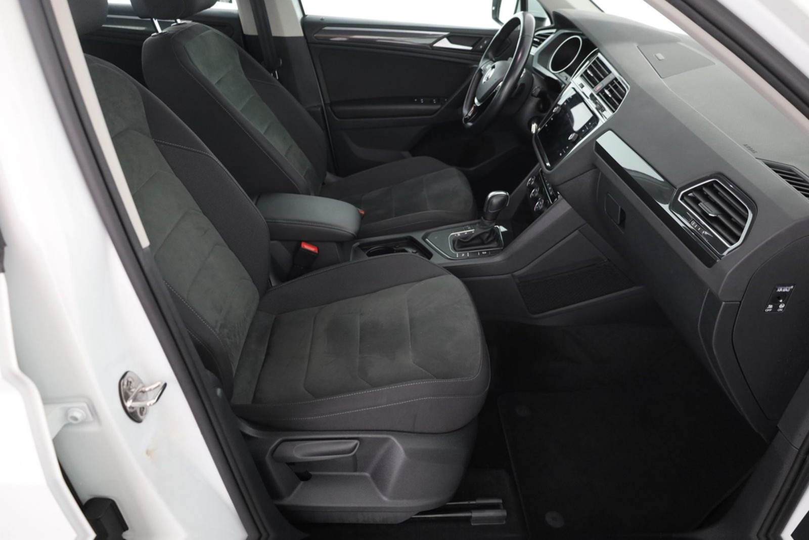 Volkswagen Tiguan 1.5 TSI DSG Highline LED Navi ACC USB foto 23