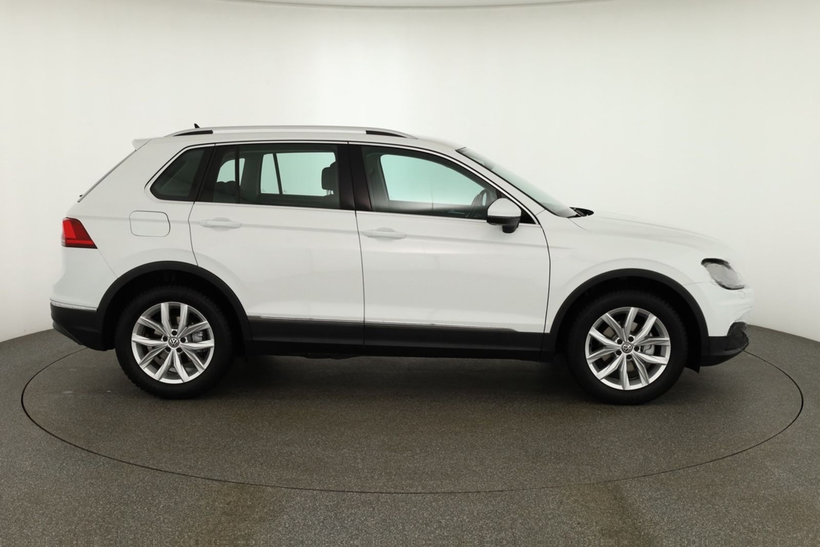 Volkswagen Tiguan 1.5 TSI DSG Highline LED Navi ACC USB foto 6