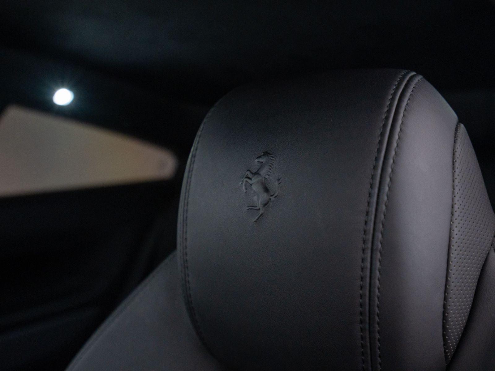 Ferrari GTC4Lusso foto 16