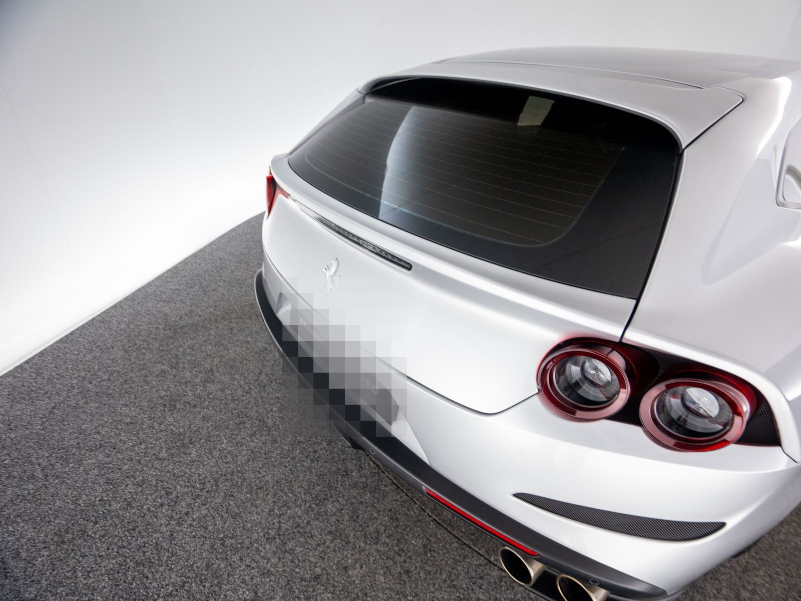 Ferrari GTC4Lusso foto 24