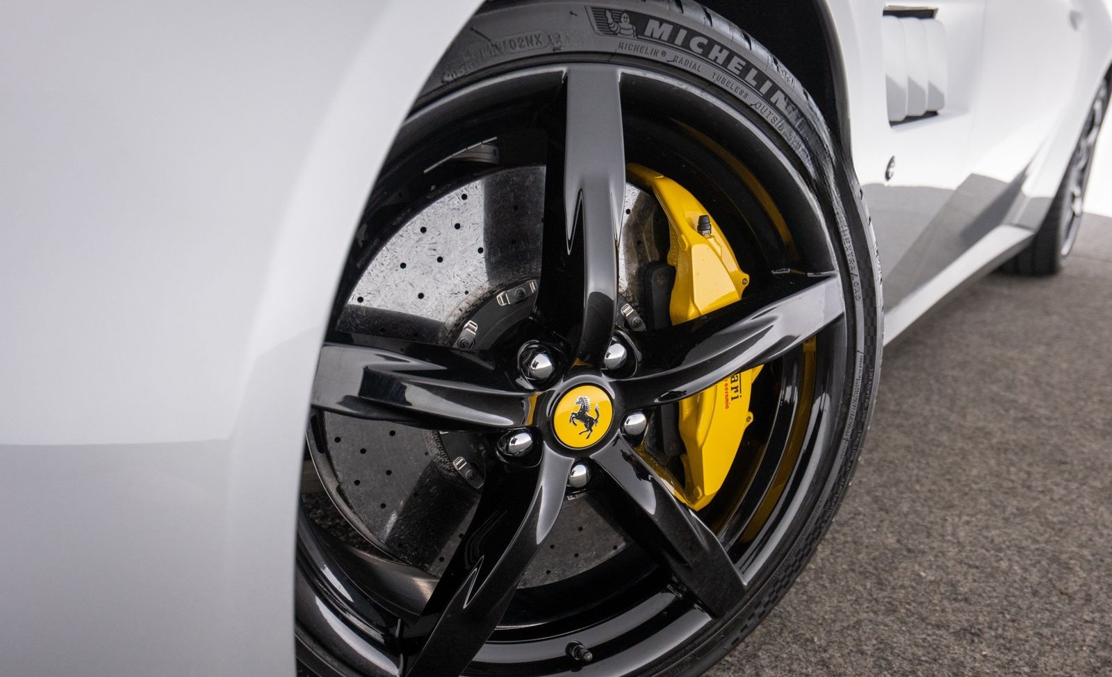 Ferrari GTC4Lusso foto 25