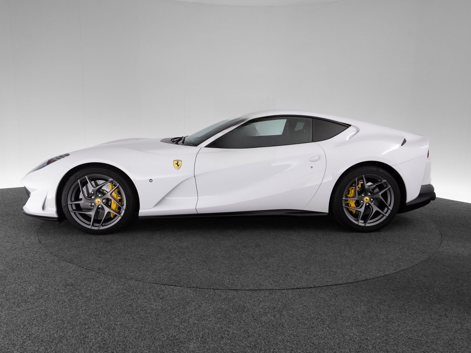 Ferrari 812 Superfast FERRARI SINGEN foto 2