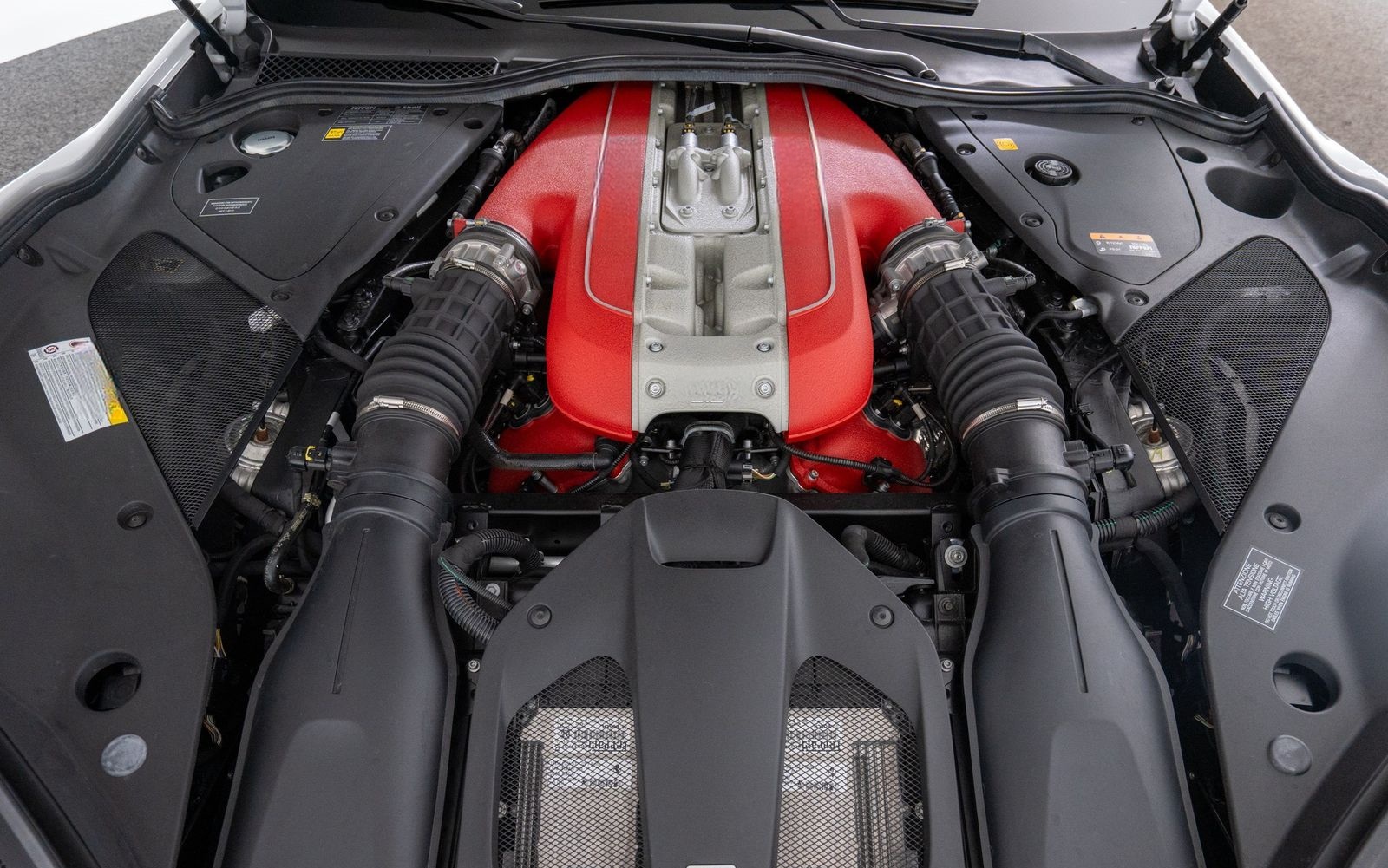 Ferrari 812 Superfast FERRARI SINGEN foto 19