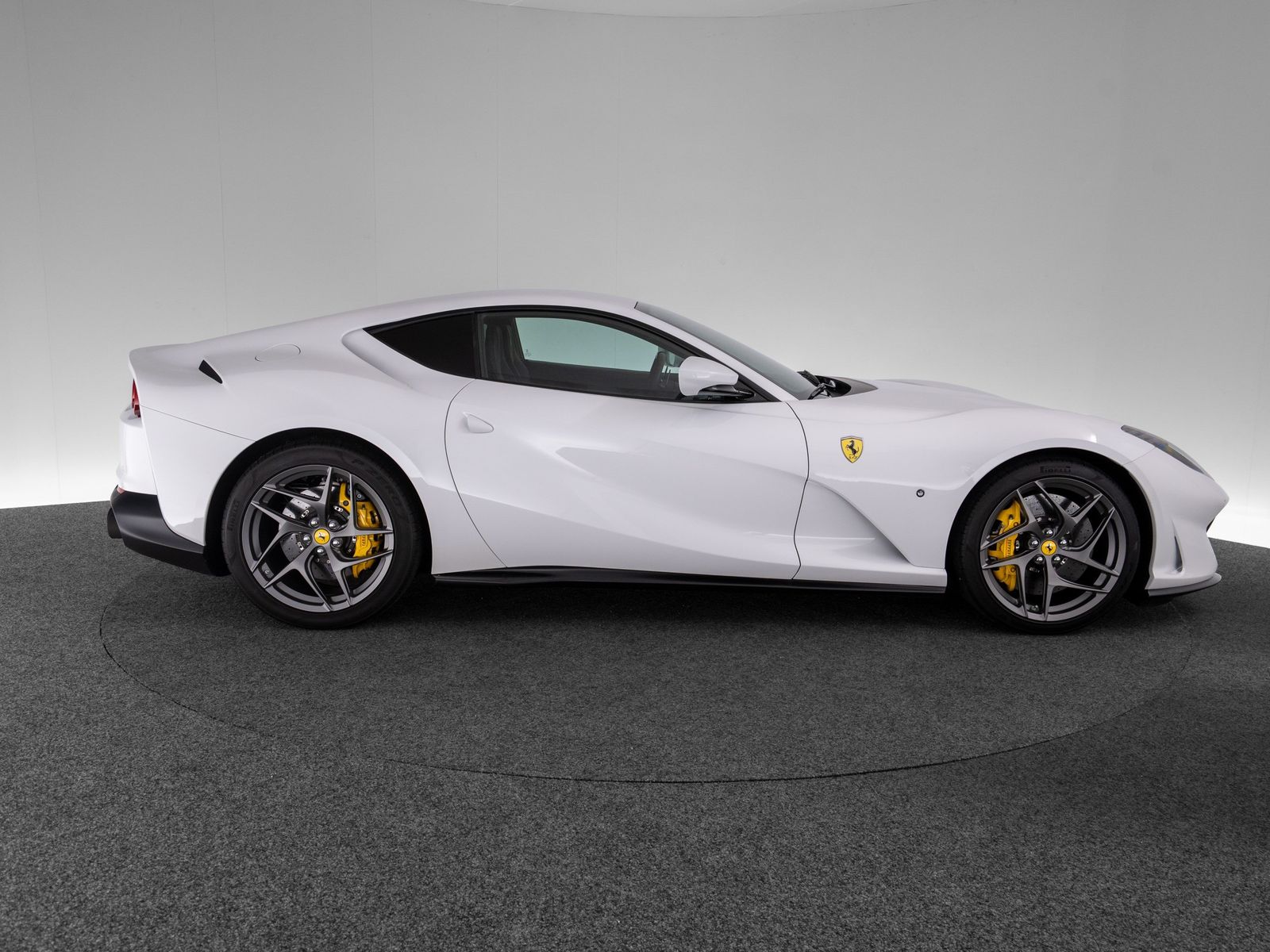 Ferrari 812 Superfast FERRARI SINGEN foto 7