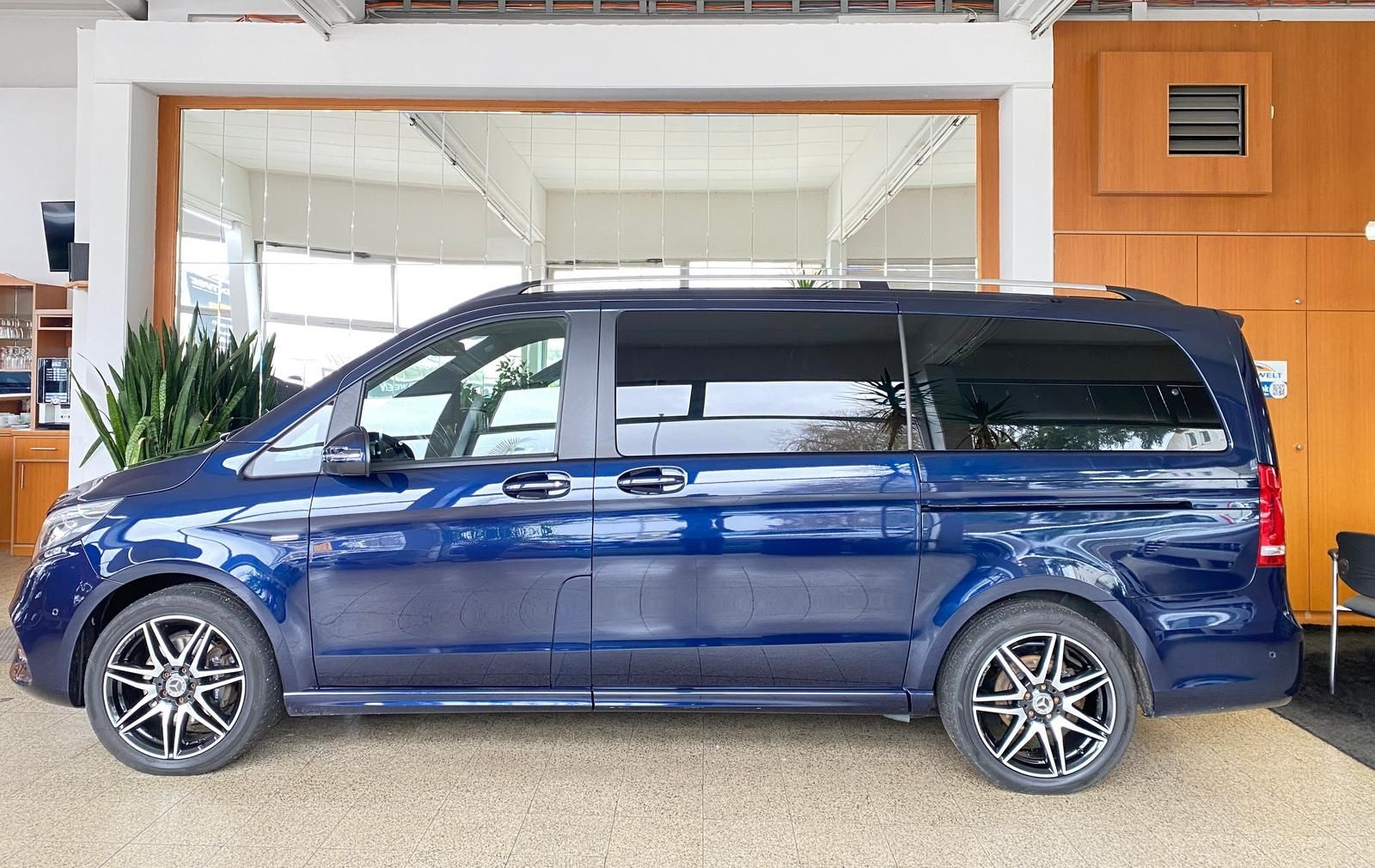Mercedes-Benz V 250 CDI 4MATIC lang EXCLUSIVE EDITION AMG-line foto 5