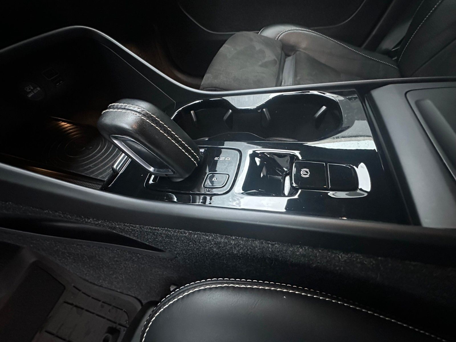 Volvo XC40 R Design AWDI AUTOM. I LEDER I NAVI I AHK foto 11