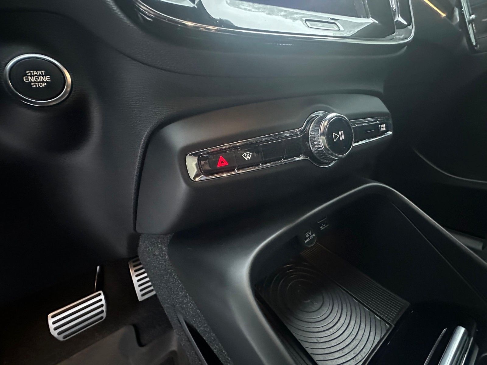 Volvo XC40 R Design AWDI AUTOM. I LEDER I NAVI I AHK foto 15