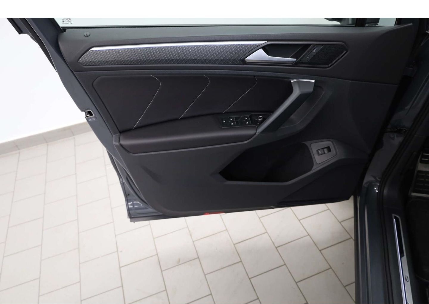 Volkswagen Tiguan 2.0 TDI 4Motion R-Line Black Style foto 14