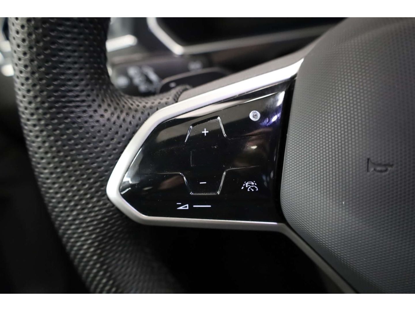 Volkswagen Tiguan 2.0 TDI 4Motion R-Line Black Style foto 10