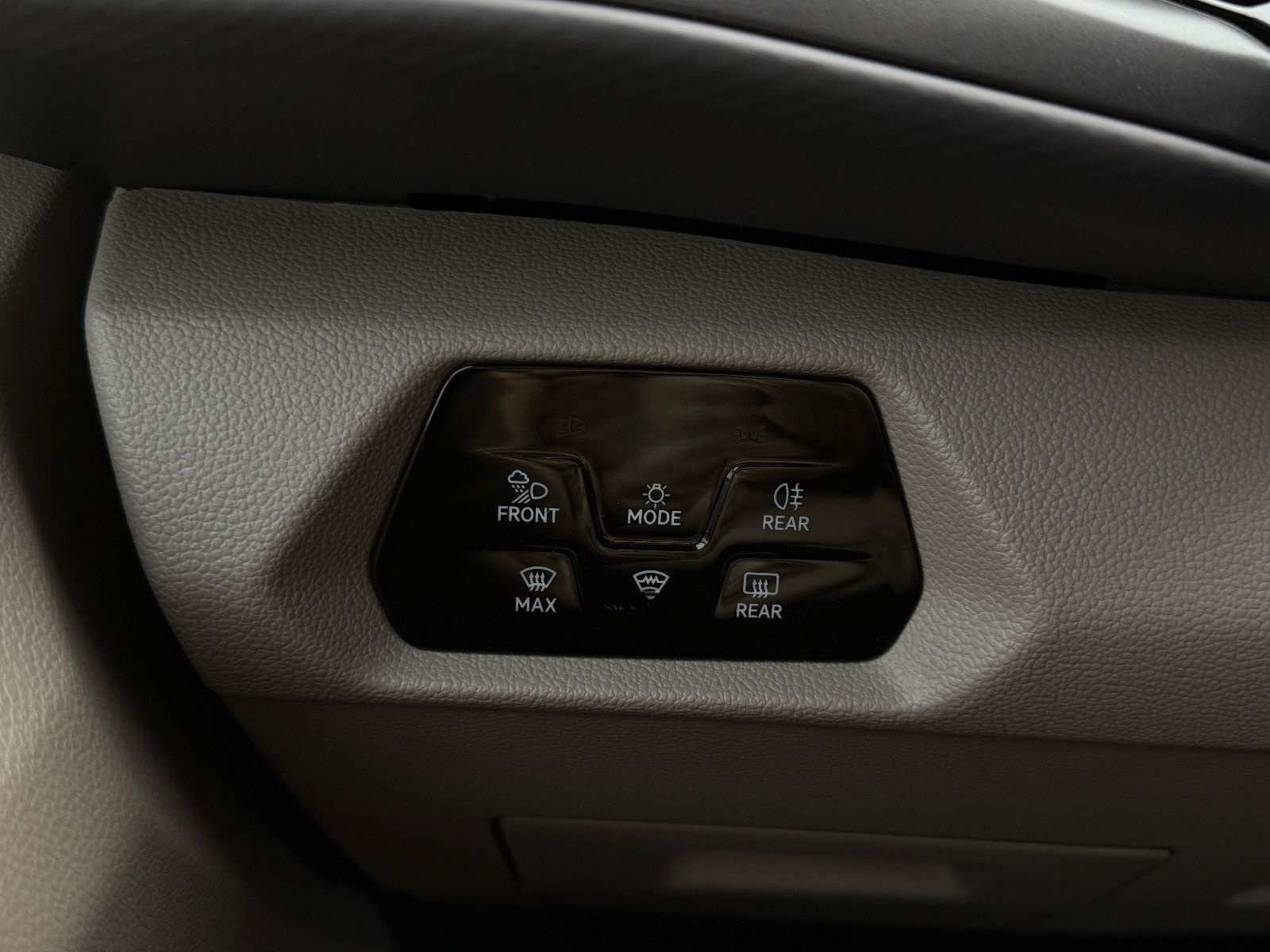 Volkswagen T7 Multivan TSI DSG ACC DCC AHK LED-Matrix Kam foto 14