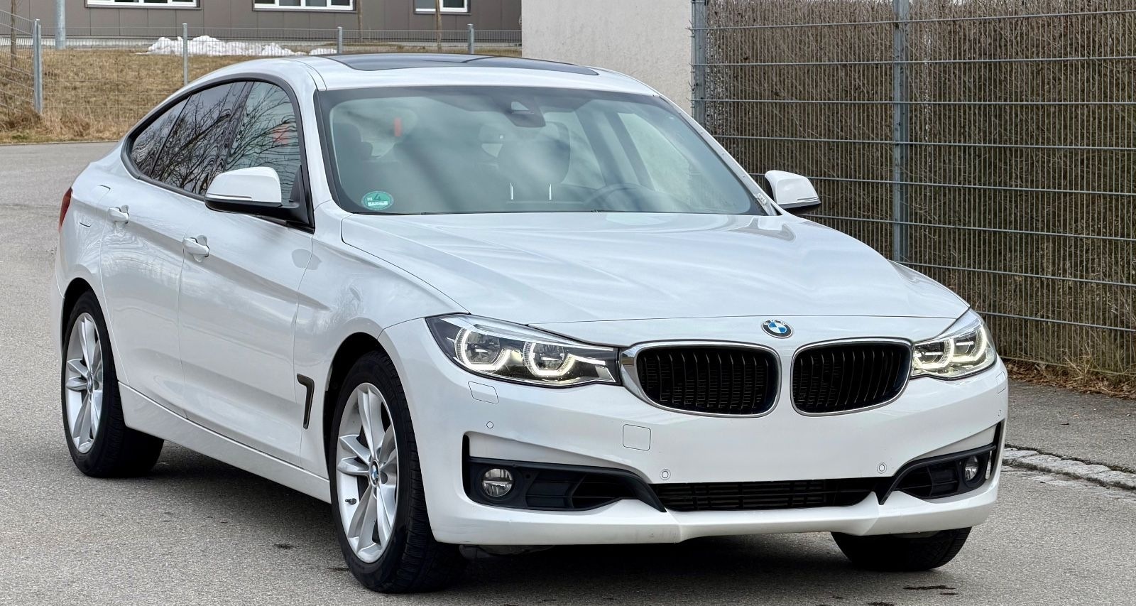 BMW 330d GT xDrive Pano Navi Rentner  foto 2
