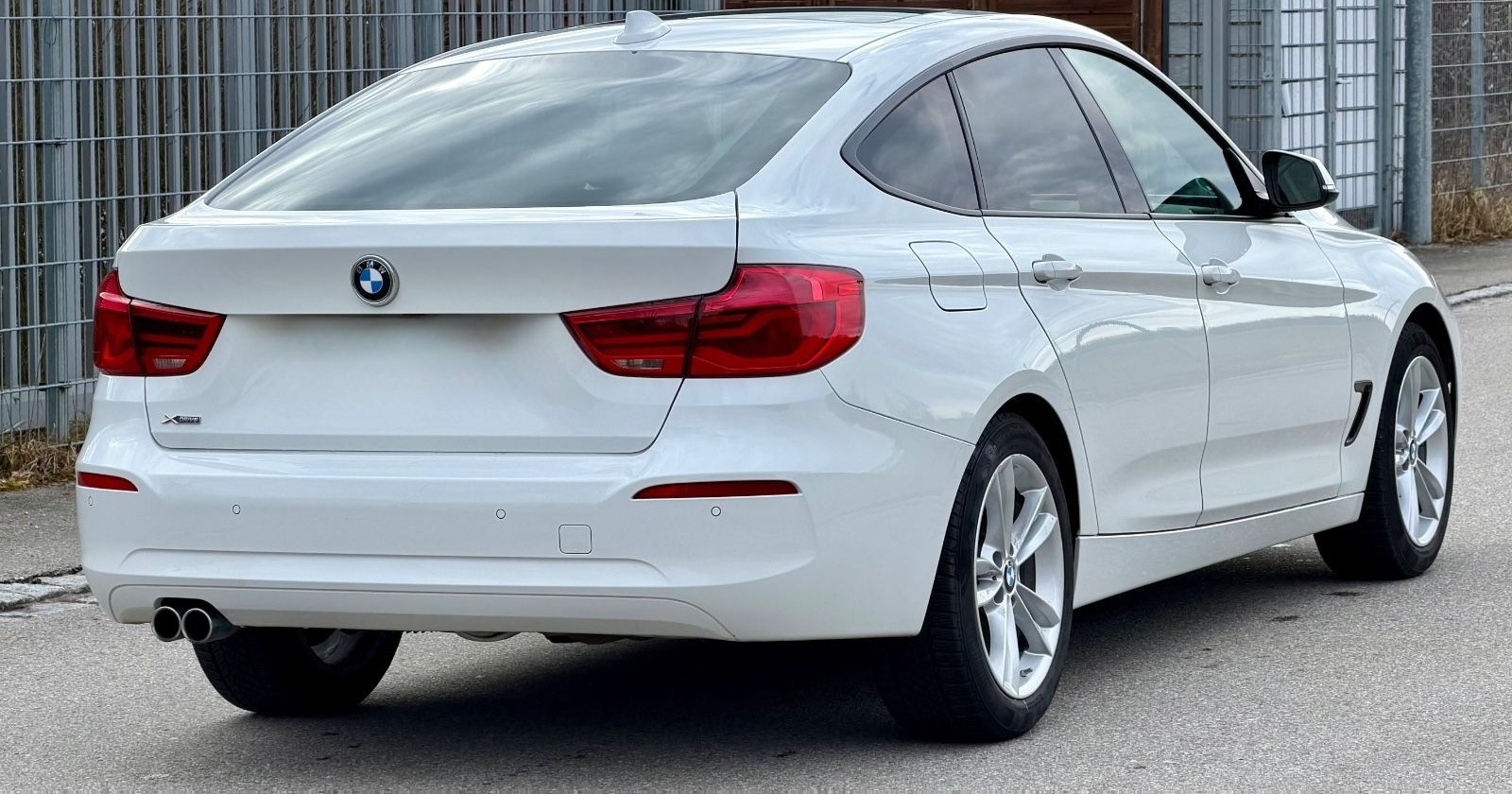 BMW 330d GT xDrive Pano Navi Rentner  foto 3