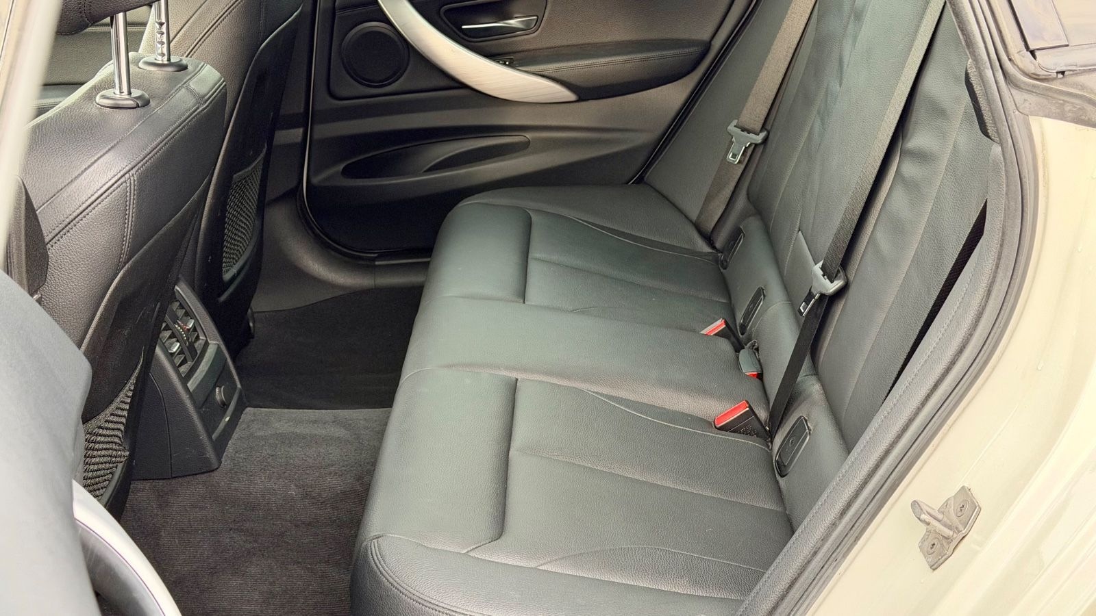 BMW 330d GT xDrive Pano Navi Rentner  foto 8