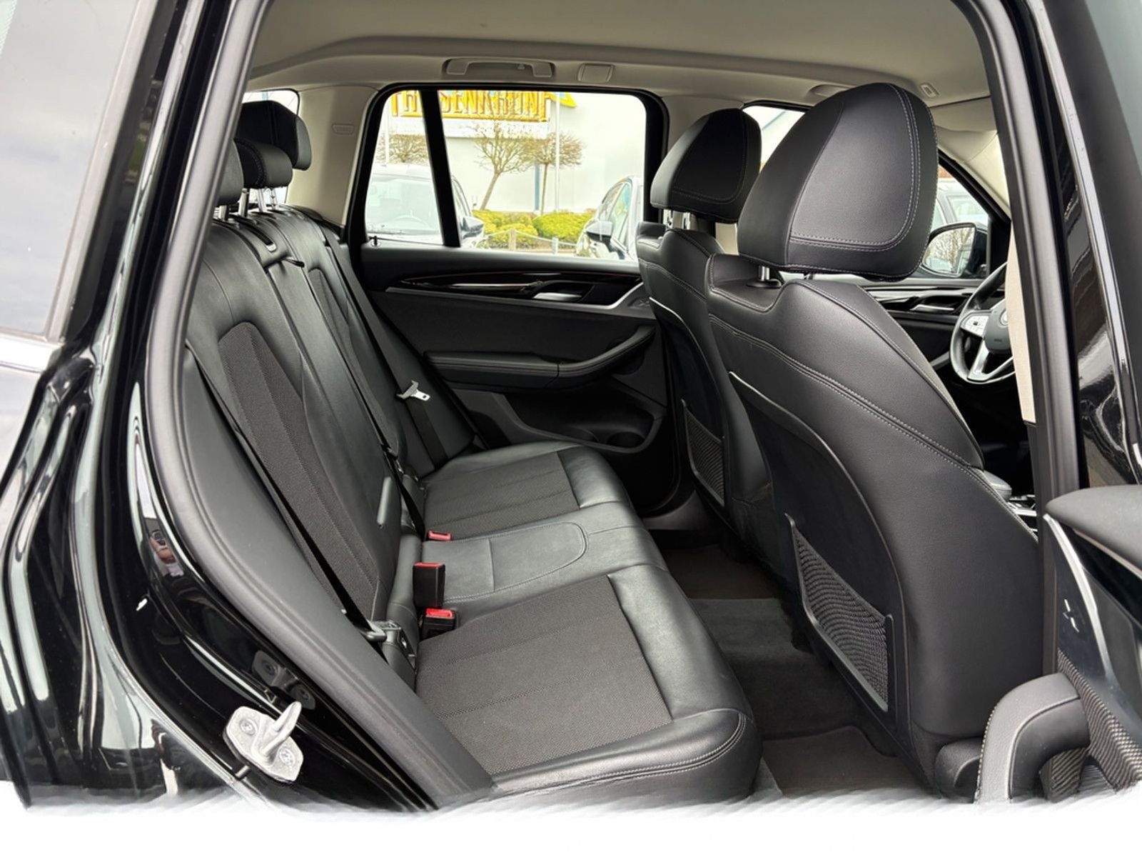 BMW X3 xDrive 30i xLine LED NAVI PDC SHZ TÜV 1HAND foto 31