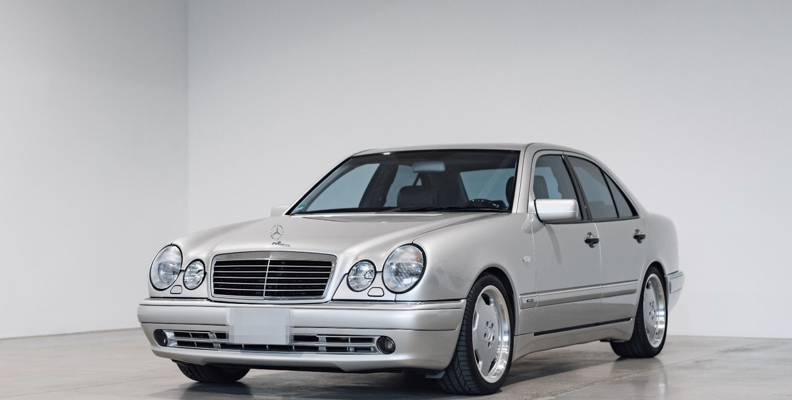 Mercedes-Benz E 55 AMG foto 2
