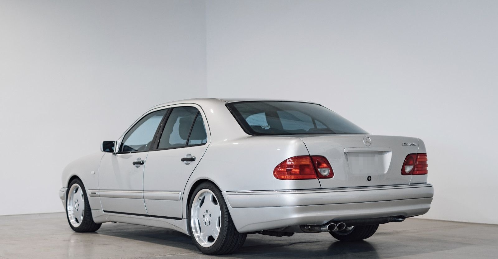 Mercedes-Benz E 55 AMG foto 3
