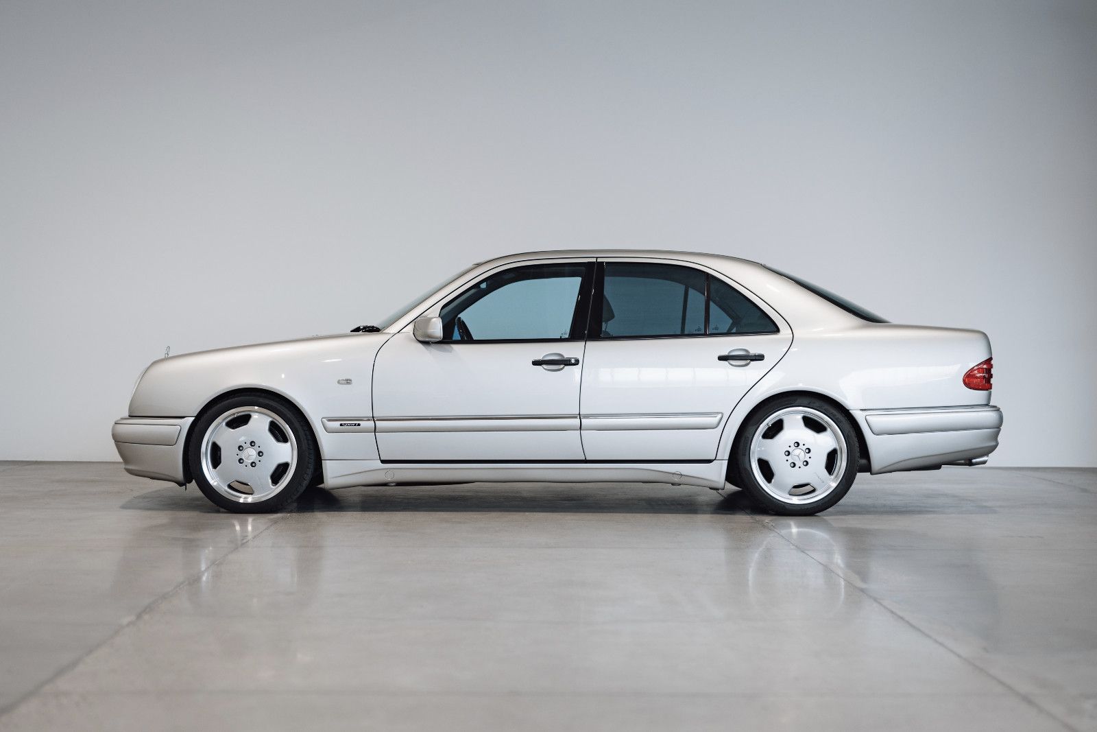Mercedes-Benz E 55 AMG foto 6