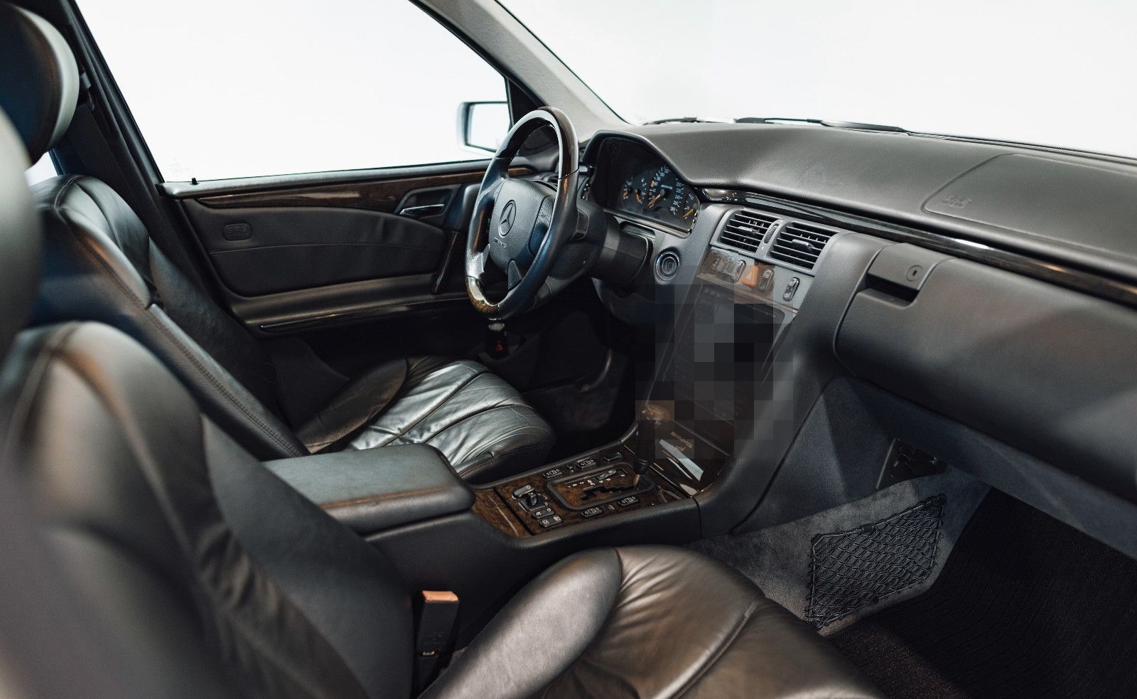 Mercedes-Benz E 55 AMG foto 10