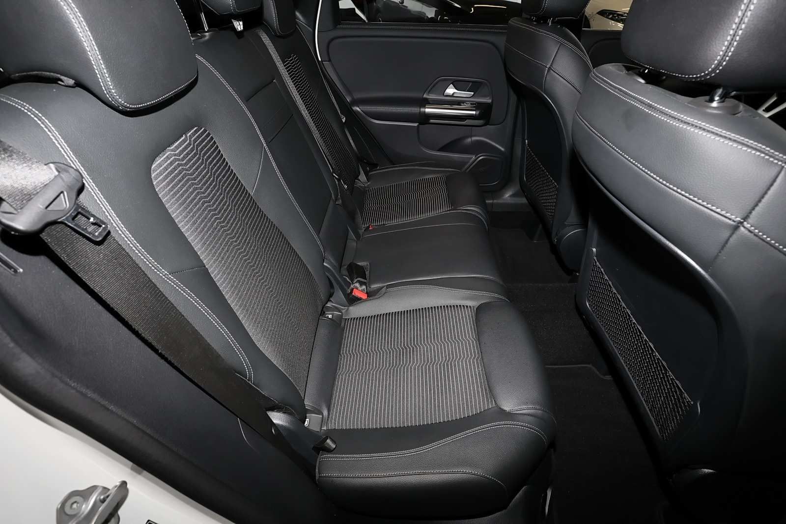 Mercedes-Benz B 250 e PANO+360°+DISTRO+TOTWINKEL+CARPLAY+17" foto 6