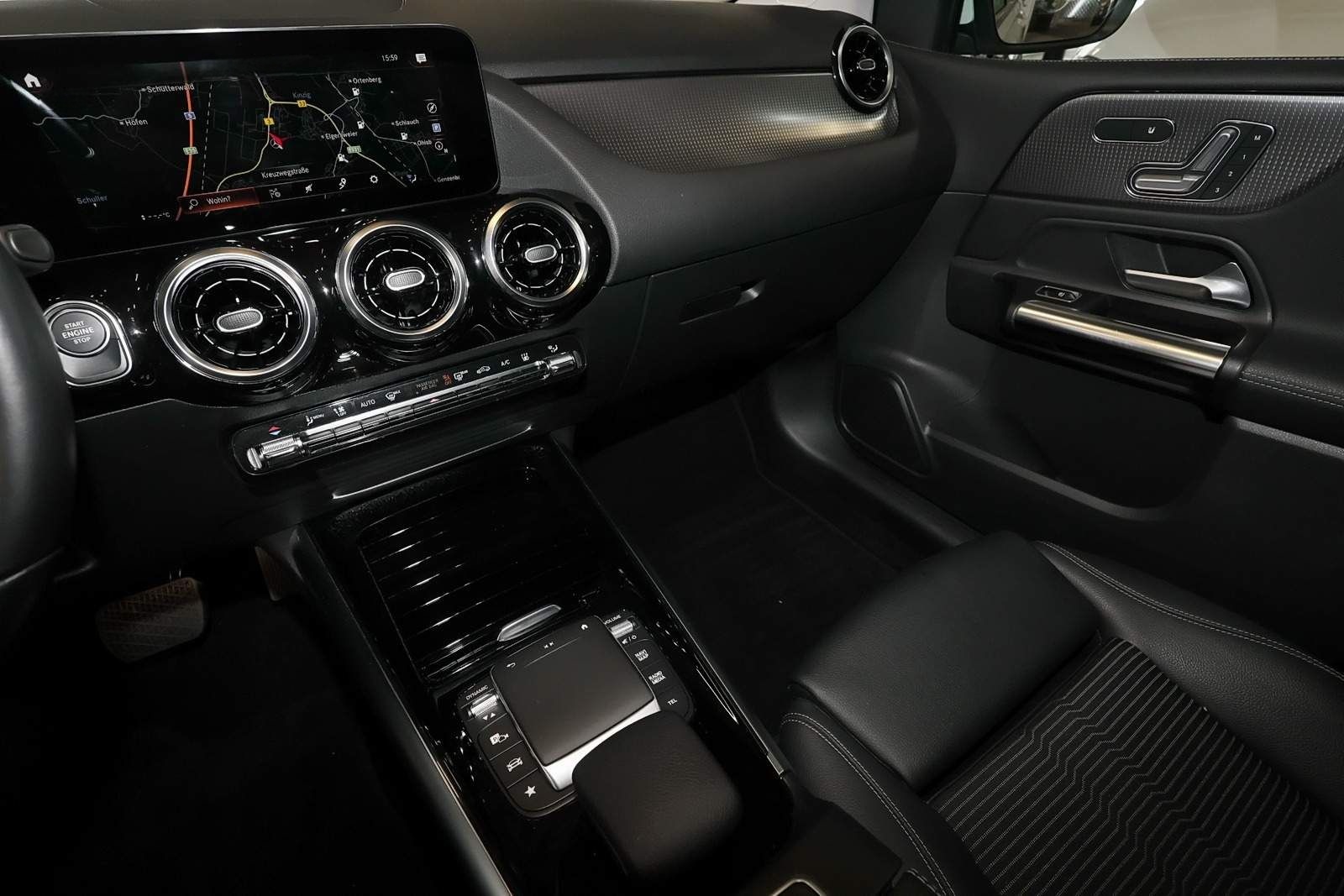 Mercedes-Benz B 250 e PANO+360°+DISTRO+TOTWINKEL+CARPLAY+17" foto 10
