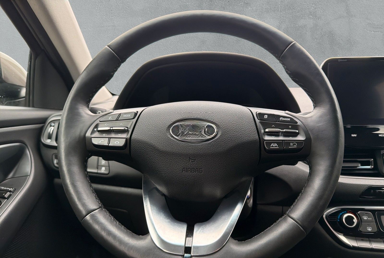 Hyundai i30 1,0 T-GDi DCT Trend NAVI*SHZ*RFK*KLIMAAUTO foto 14