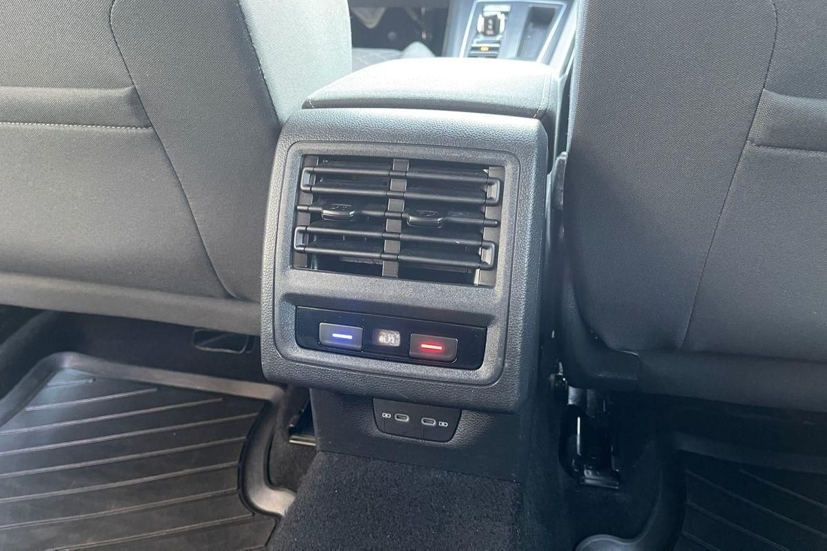 Volkswagen Golf 1.0 eTSI Life - AppLink*Navi*ACC*LED*Kamera foto 19