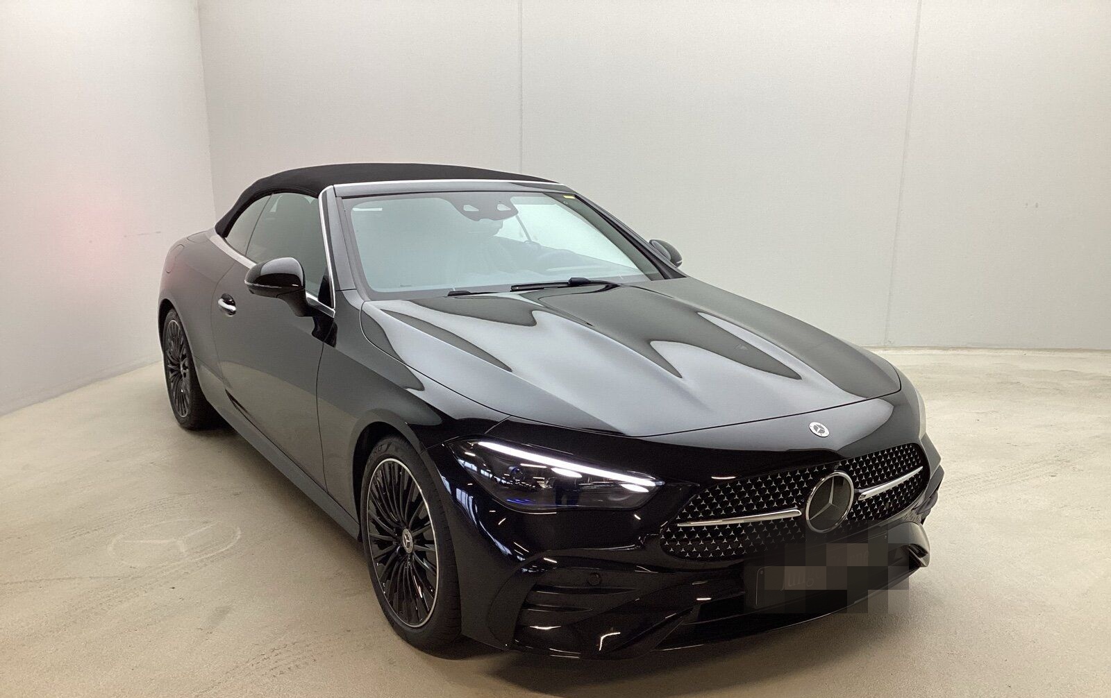 Mercedes-Benz CLE 220d Cabrio AMG Premium Distro Memory Night foto 3