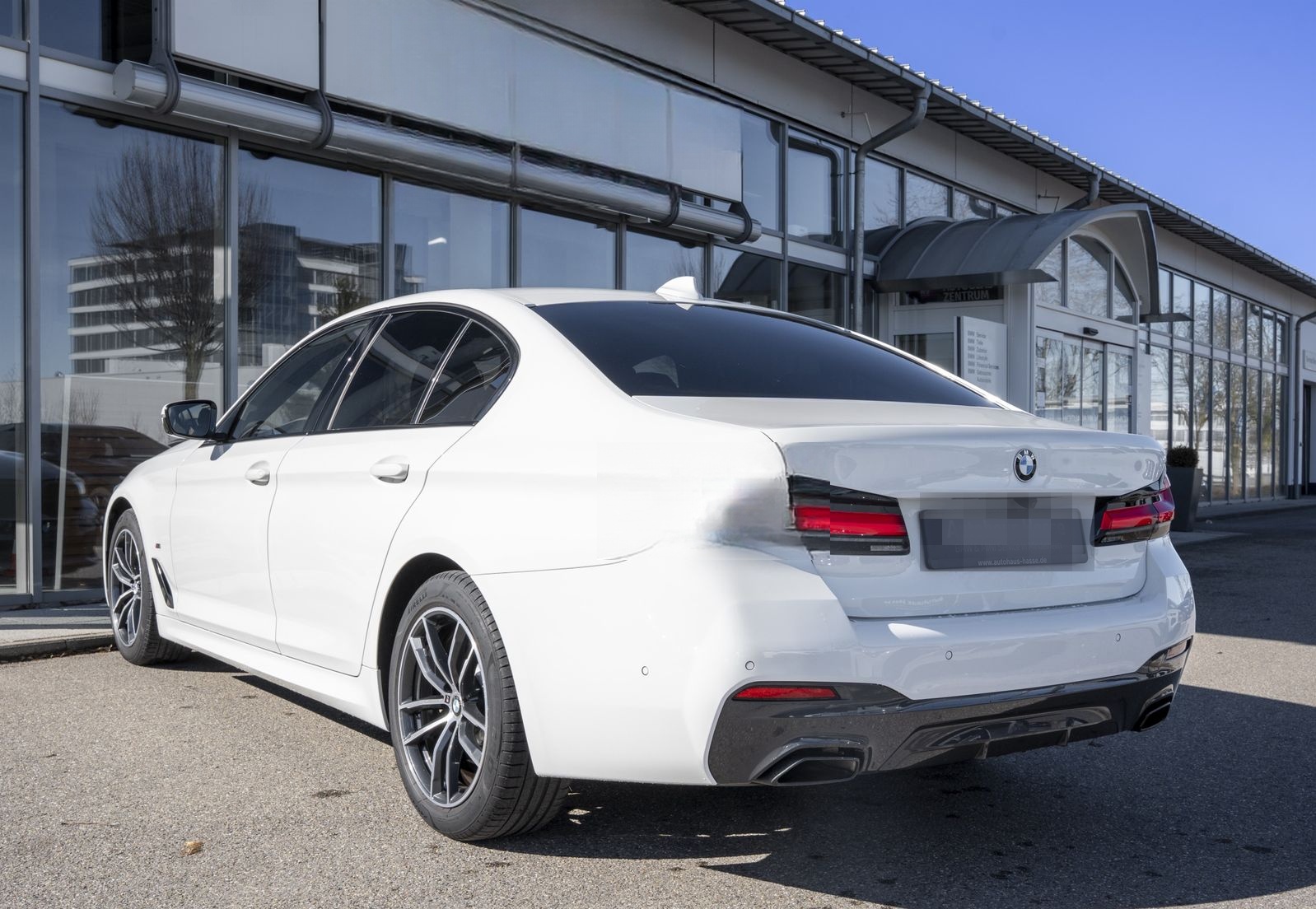 BMW 520d xDrive Limo M-Sport KAMERA HiFi adapLED foto 2