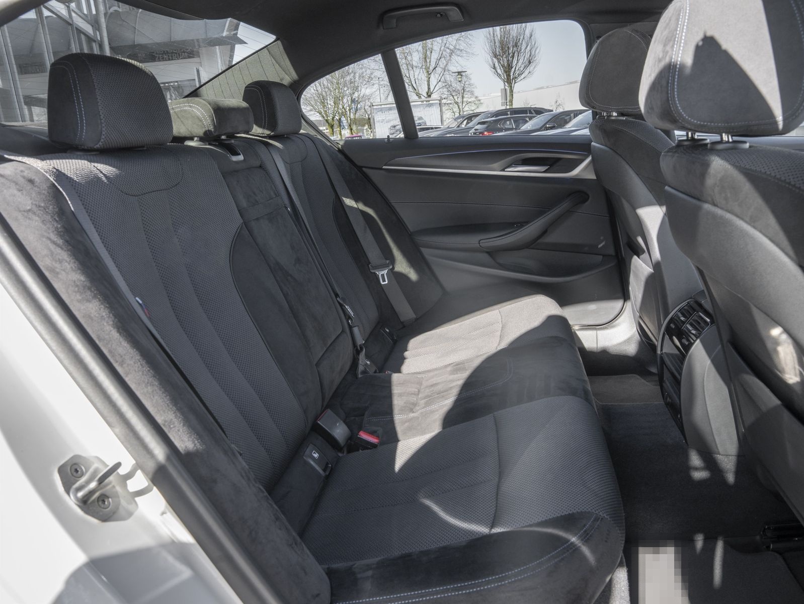 BMW 520d xDrive Limo M-Sport KAMERA HiFi adapLED foto 4