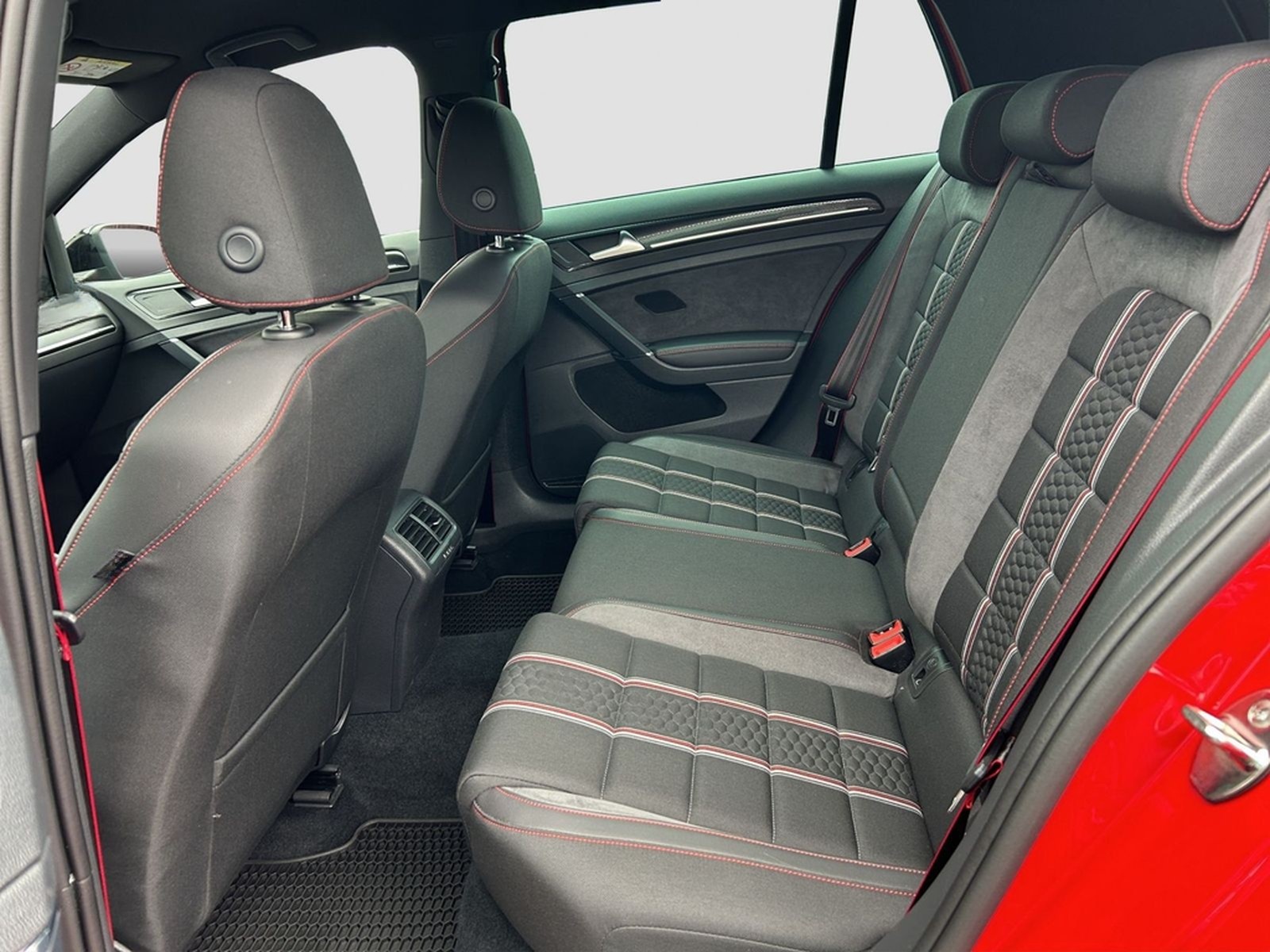 Volkswagen Golf VII 2.0 TSI GTI Clubsport DCC R-KAMERA foto 13