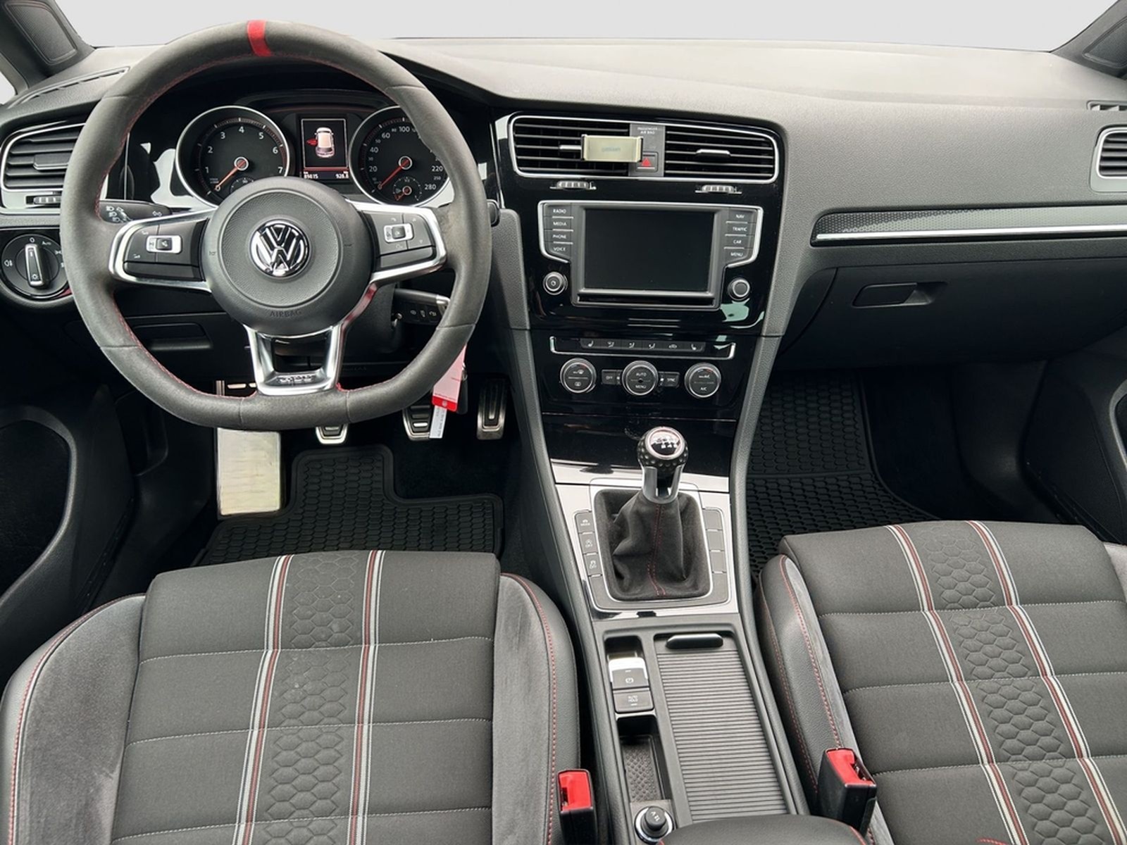 Volkswagen Golf VII 2.0 TSI GTI Clubsport DCC R-KAMERA foto 7