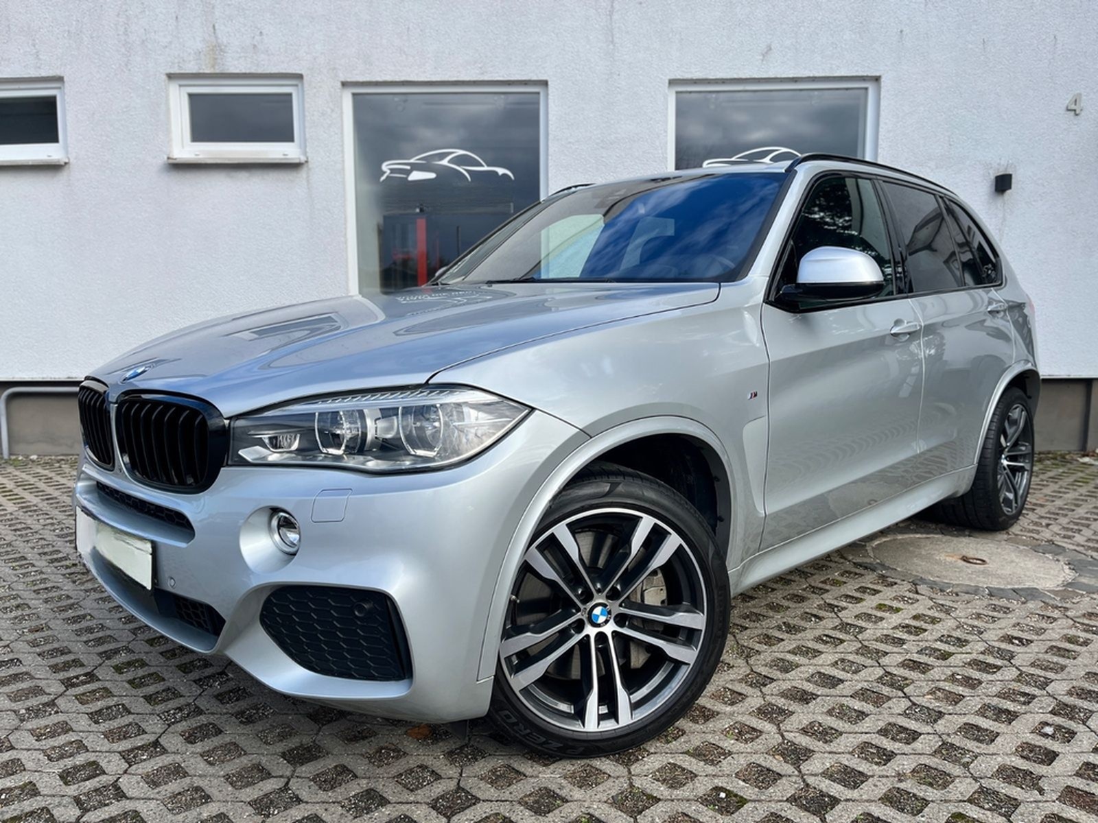BMW X5 xDrive50i - 1. Hand - M-Paket HUD h/k ACC AHK foto 2