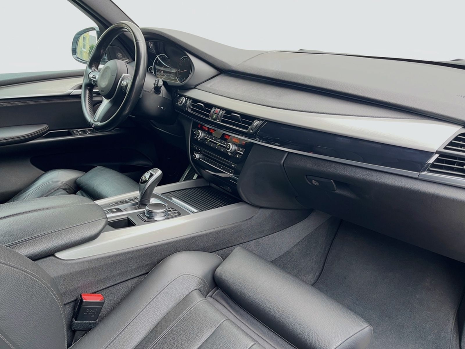 BMW X5 xDrive50i - 1. Hand - M-Paket HUD h/k ACC AHK foto 17