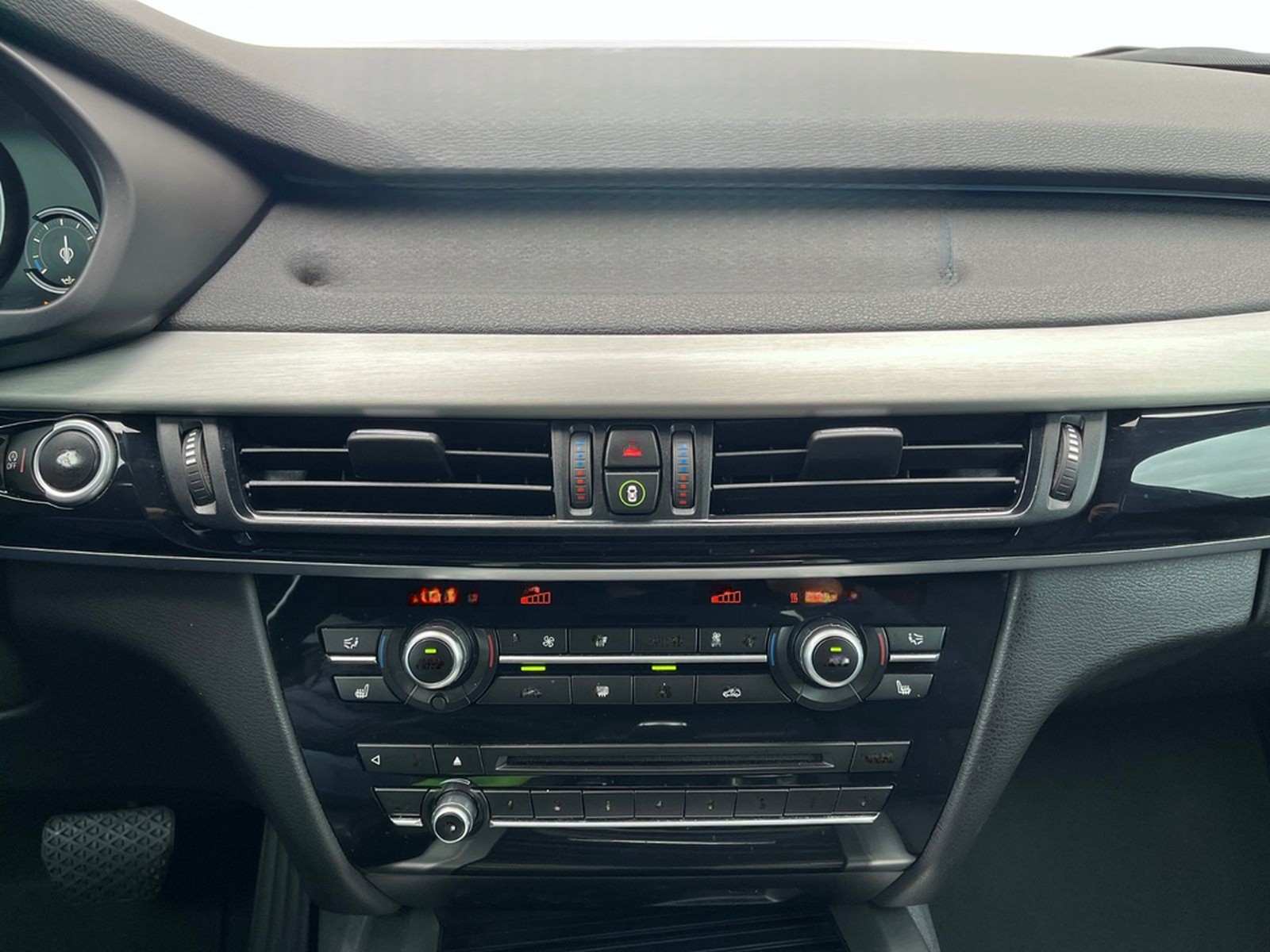 BMW X5 xDrive50i - 1. Hand - M-Paket HUD h/k ACC AHK foto 23