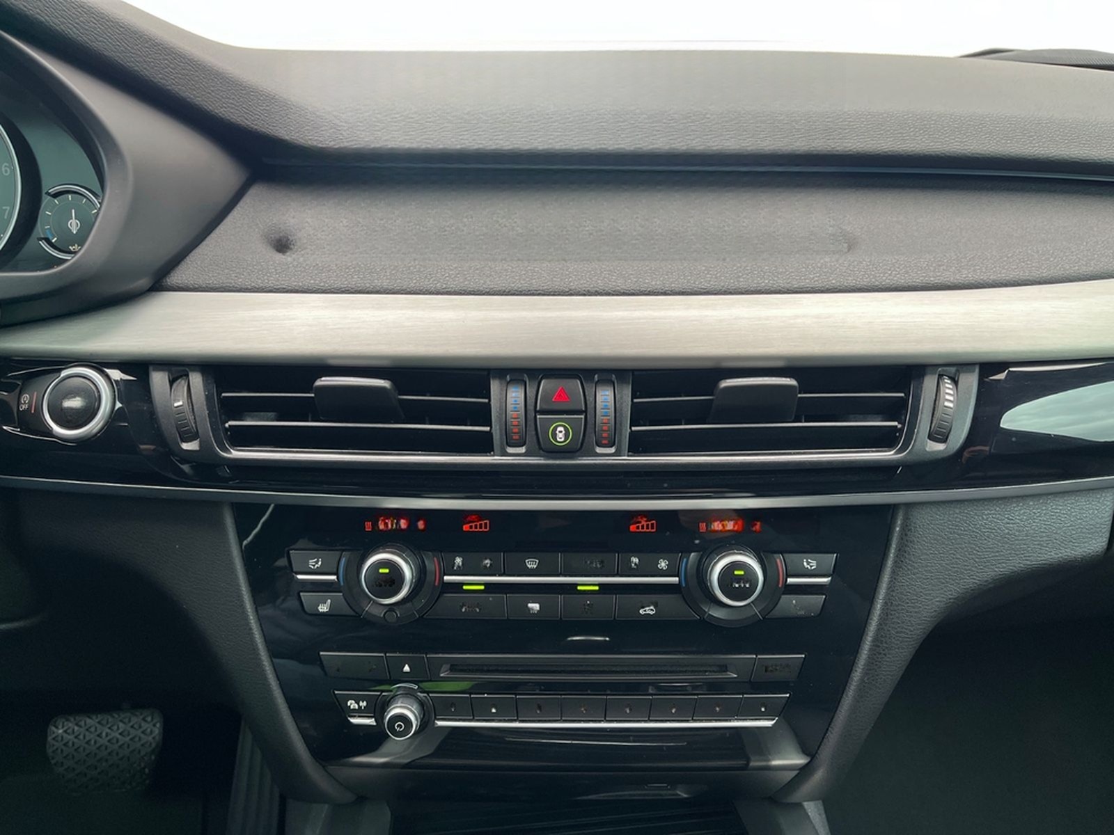 BMW X5 xDrive50i - 1. Hand - M-Paket HUD h/k ACC AHK foto 24