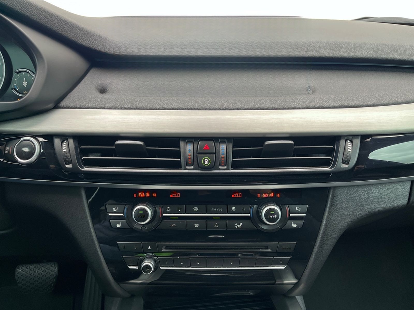 BMW X5 xDrive50i - 1. Hand - M-Paket HUD h/k ACC AHK foto 25