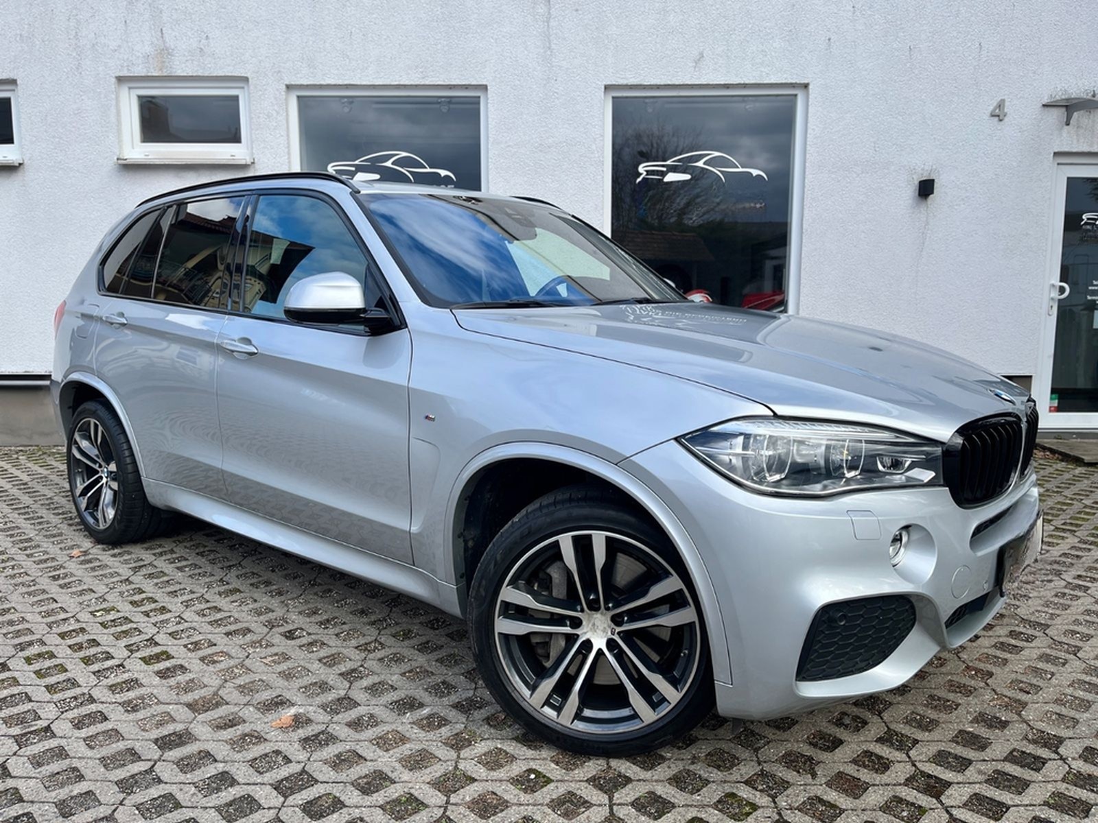 BMW X5 xDrive50i - 1. Hand - M-Paket HUD h/k ACC AHK foto 4