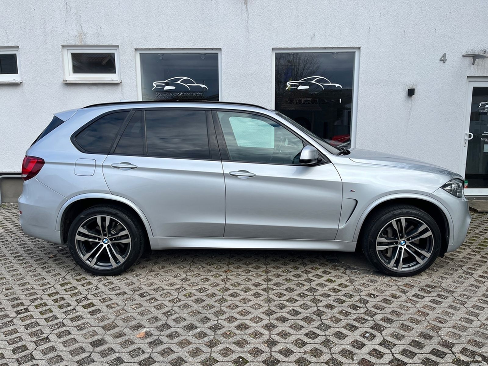 BMW X5 xDrive50i - 1. Hand - M-Paket HUD h/k ACC AHK foto 6