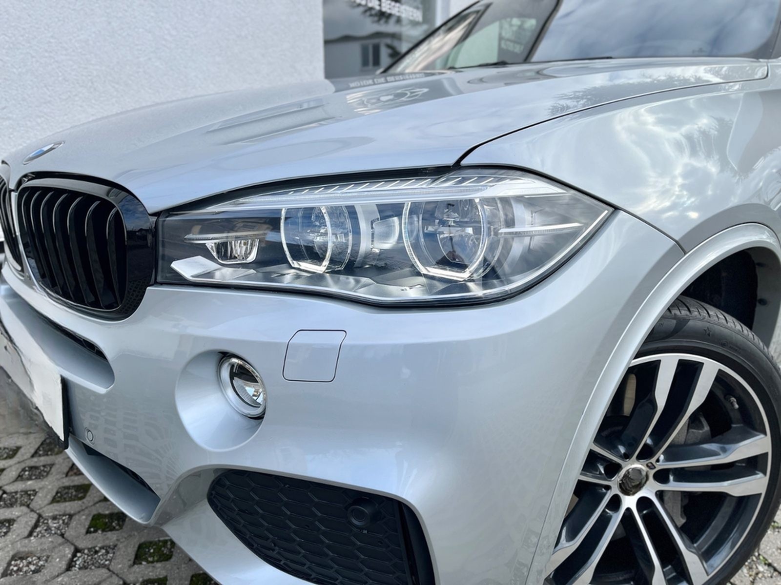 BMW X5 xDrive50i - 1. Hand - M-Paket HUD h/k ACC AHK foto 10