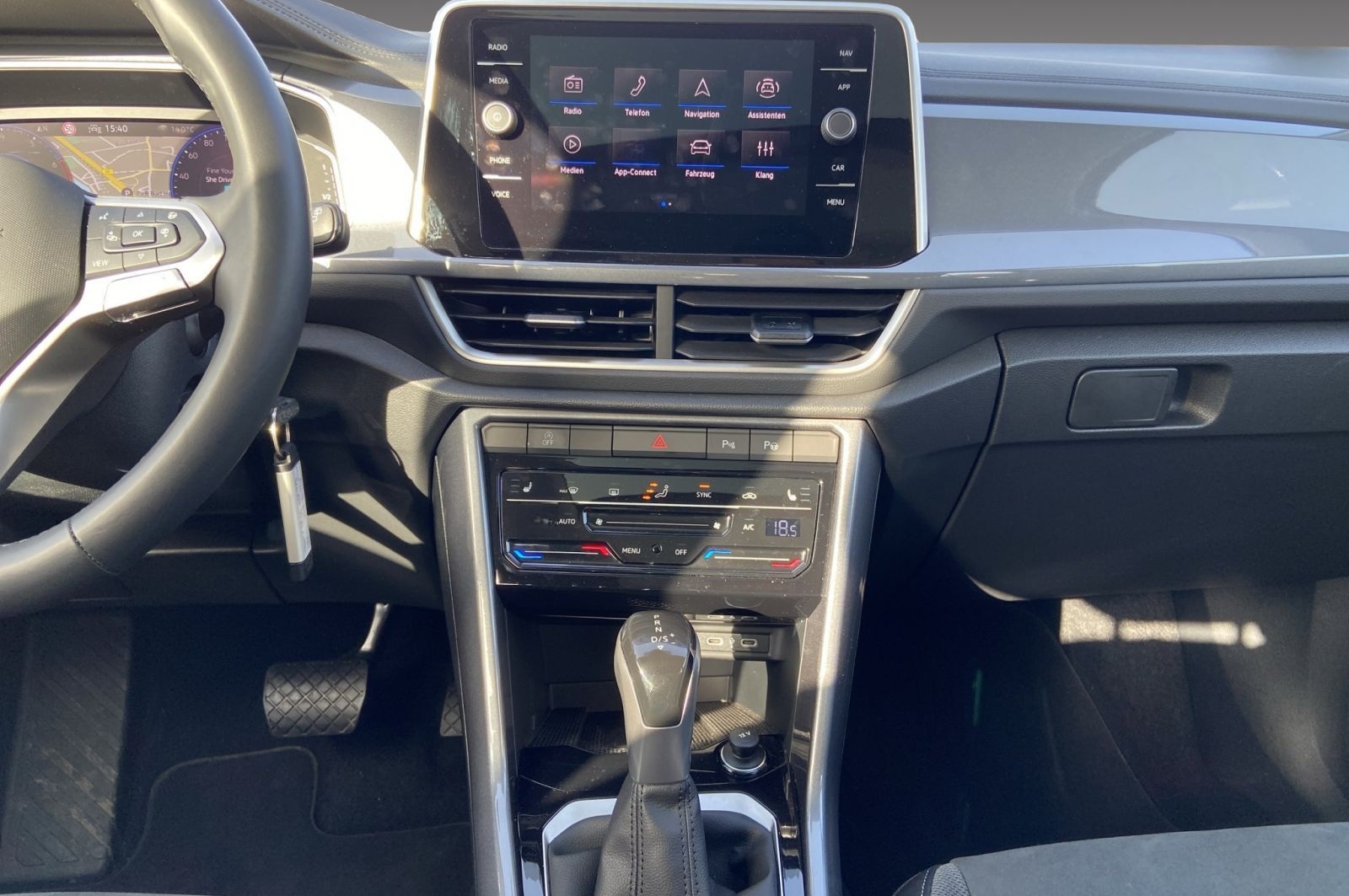 Volkswagen T-Roc Style 1.5TSI DSG Style *AHK*PANO*KAMERA* foto 13