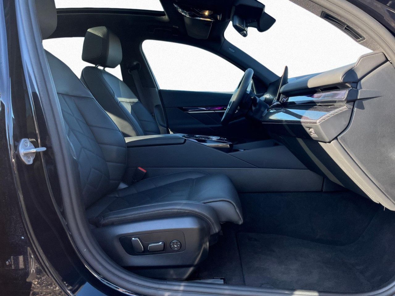 BMW 520dA xDr M SPORT Pano,AHK,StHzg,20",KomSi,360° foto 17