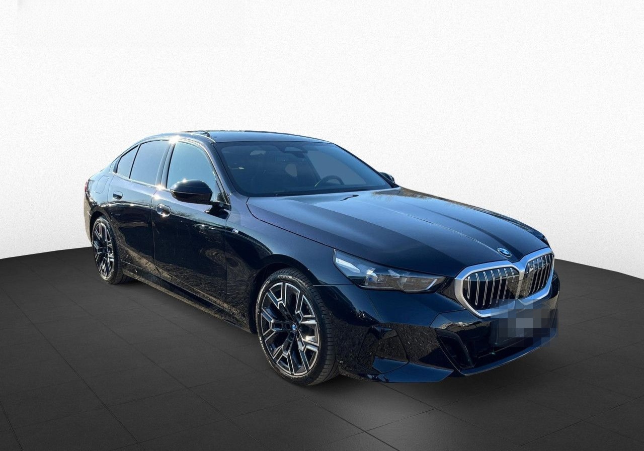 BMW 520dA xDr M SPORT Pano,AHK,StHzg,20",KomSi,360° foto 3