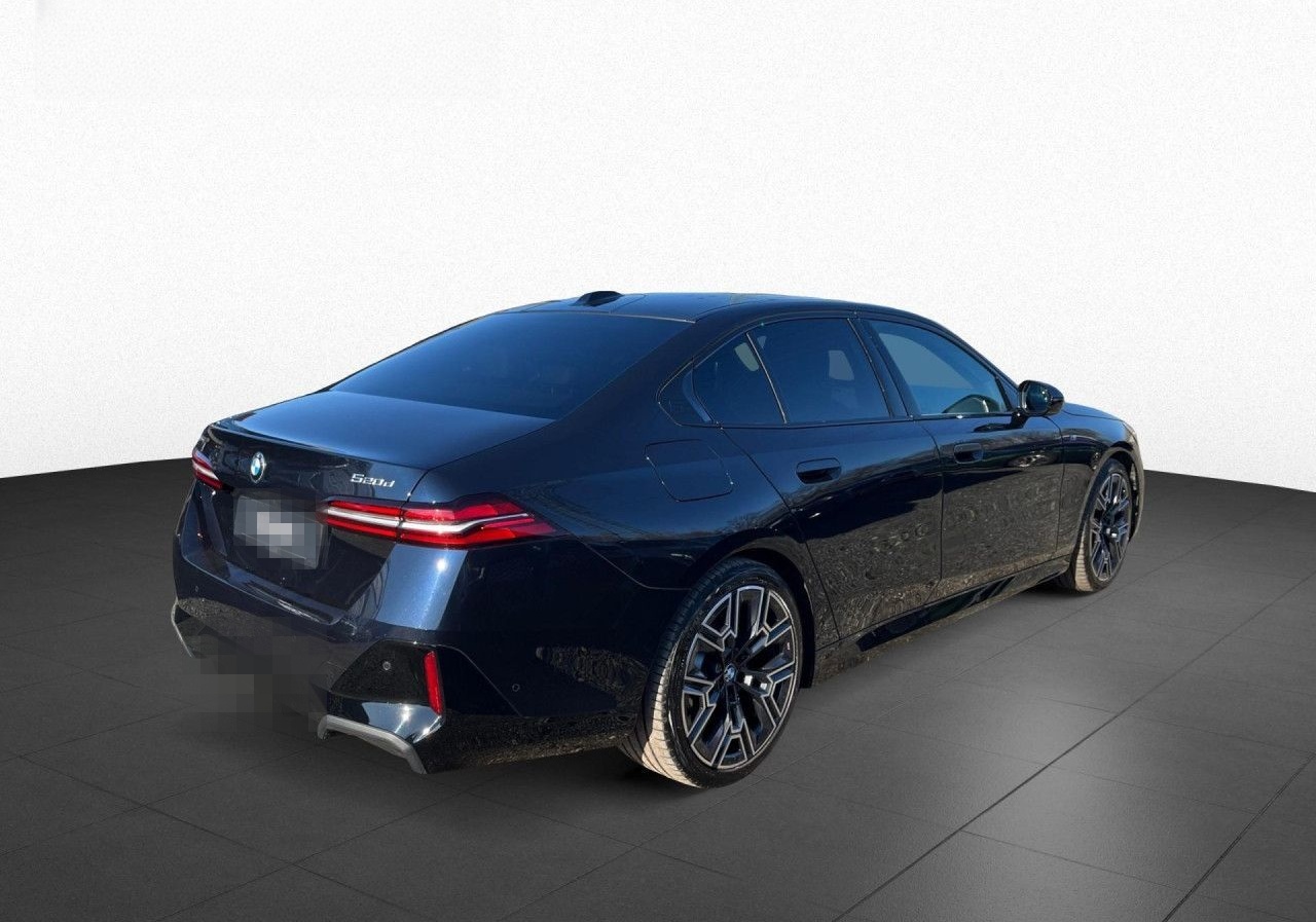 BMW 520dA xDr M SPORT Pano,AHK,StHzg,20",KomSi,360° foto 9